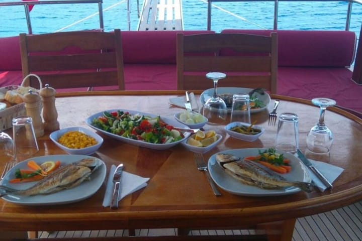 Fatto su misura Caicco (2007) for Charter - Datca | #10270 - 11