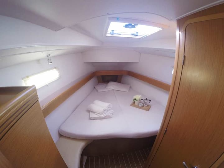 Sailboat Jeanneau Sun Odyssey 42DS (2011) for Charter - Lefkada | #11283 - 11