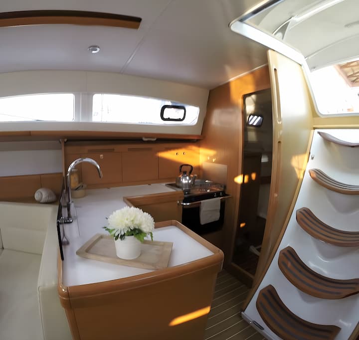 Sailboat Jeanneau Sun Odyssey 42DS (2011) for Charter - Lefkada | #11283 - 6