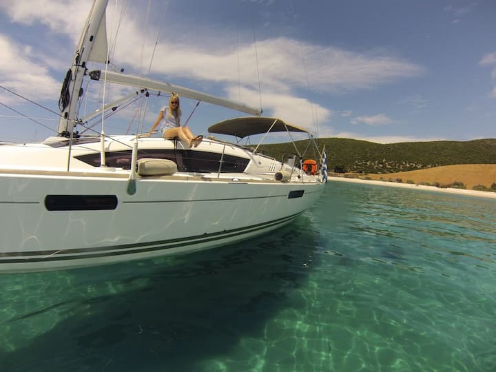 Sailboat Jeanneau Sun Odyssey 42DS (2011) for Charter - Lefkada | #11283 - 4