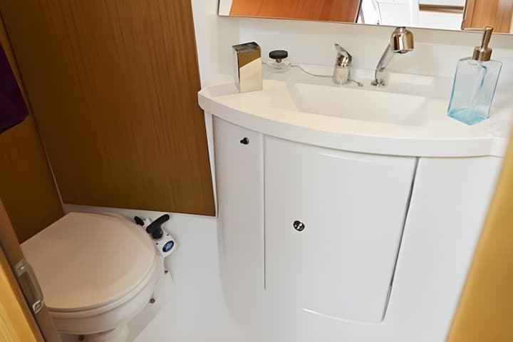 Sailboat Jeanneau Sun Odyssey 42DS (2011) for Charter - Lefkada | #11283 - 12