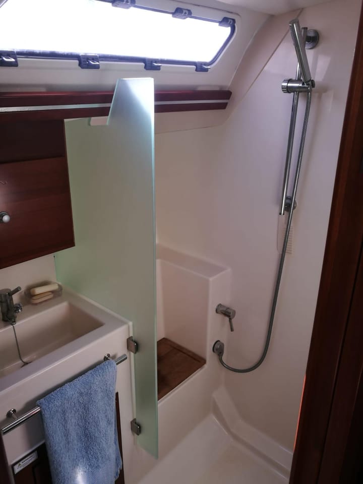 Sailboat Hanse 400e (2006) for Charter - San Vincenzo | #11352 - 4