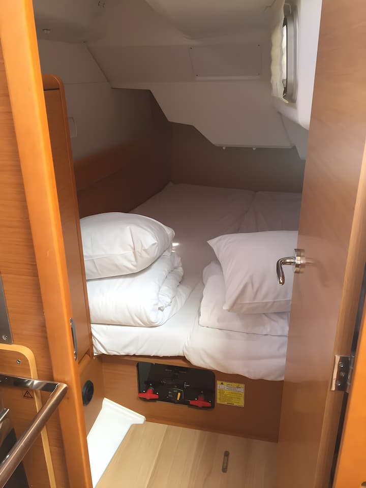 Sailboat Jeanneau Sun Odyssey 379 (2012) for Charter - San Miguel de Abona | #11673 - 10