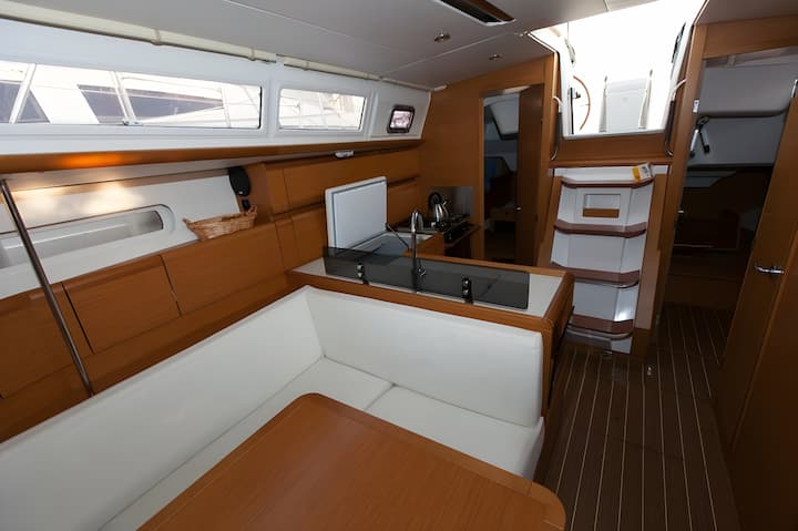 Sailboat Jeanneau Sun Odyssey 379 (2012) for Charter - San Miguel de Abona | #11673 - 6