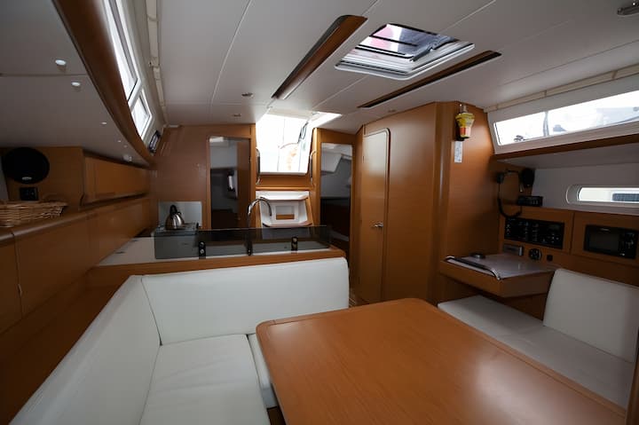 Sailboat Jeanneau Sun Odyssey 379 (2012) for Charter - San Miguel de Abona | #11673 - 7