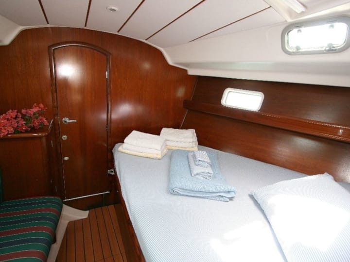 Sailboat Beneteau Oceanis 41 (2000) for Charter - St Vincent | #11774 - 3