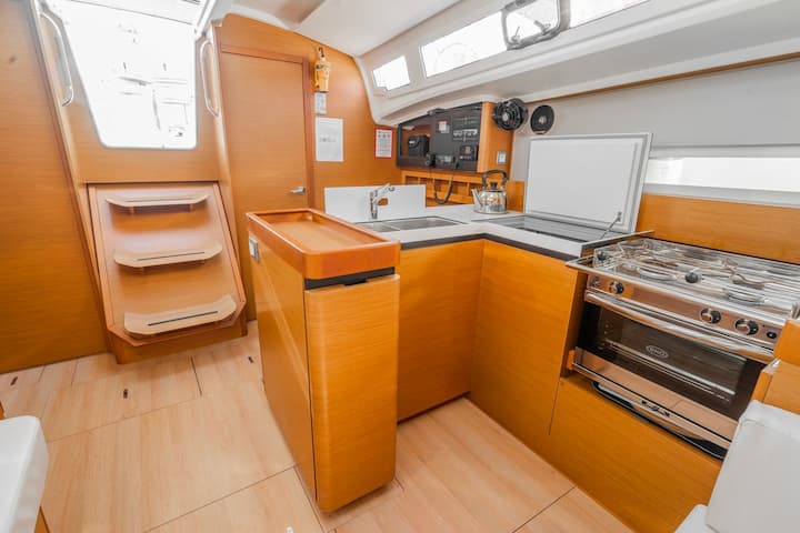 Sailboat Jeanneau Sun Odyssey 410 (2021) for Charter - Lavrion | #11930 - 10