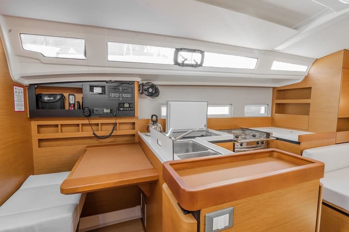 Voilier Jeanneau Sun Odyssey 410 (2020) pour Charter - Kos | #11931 - 12