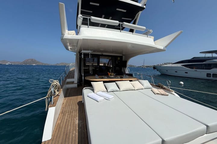   Fait sur mesure   Yacht à moteur   (2026)  pour Charter  | # 12138  - 3