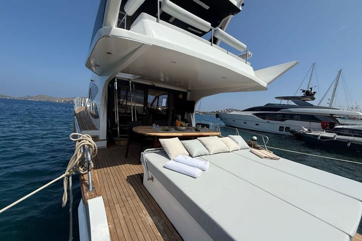   Fait sur mesure   Yacht à moteur   (2026)  pour Charter  | # 12138  - 5