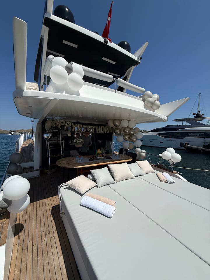   Fait sur mesure   Yacht à moteur   (2026)  pour Charter  | # 12138  - 6
