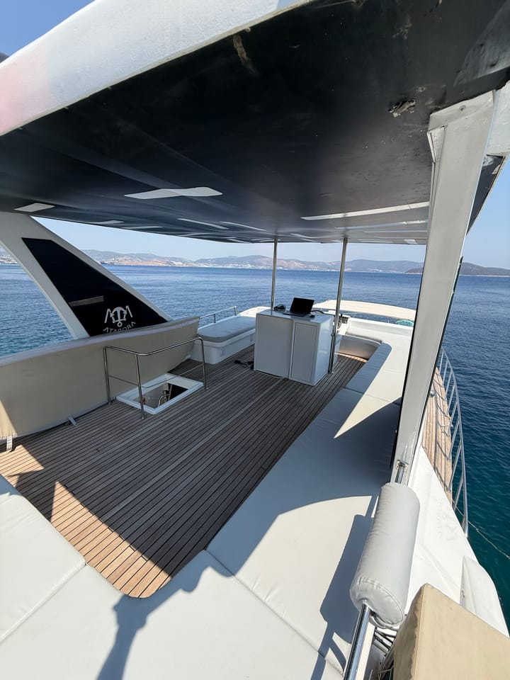   Fait sur mesure   Yacht à moteur   (2026)  pour Charter  | # 12138  - 7