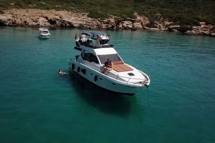 Fait sur mesure Yacht à moteur (2016) for Charter - Izmir | #12872 - 4