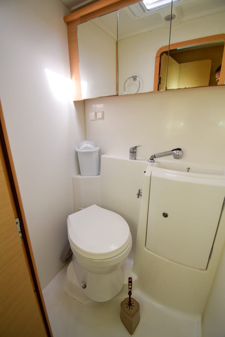  Catamaran Lagoon  421 (2013) voor Charter - Marmaris | #12959 - 95