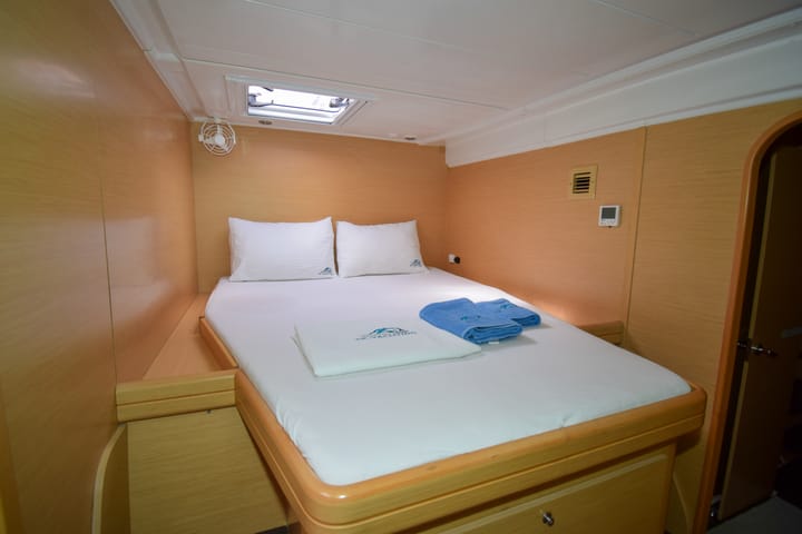  Catamaran Lagoon  421 (2013) voor Charter - Marmaris | #12959 - 94