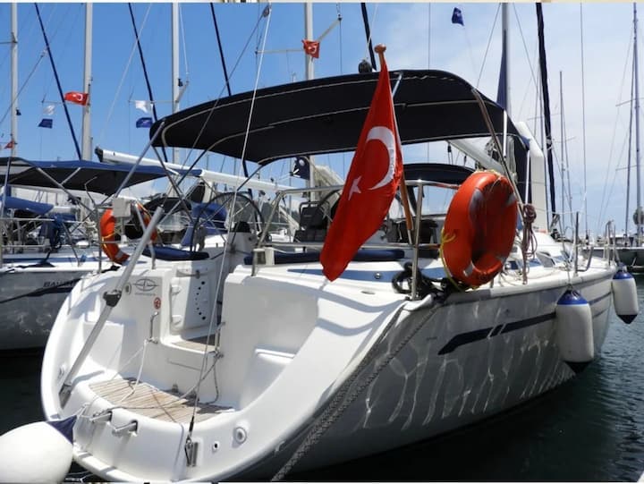 Sailboat Bavaria  42 Cruiser (2008) for Charter - Lavrion | #13009 - 2