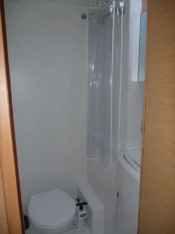 Catamaran Lagoon 400 S2 (2014) for Charter - Bodrum | #13180 - 19