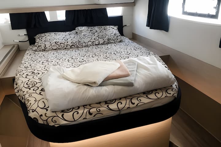 Catamaran Fountaine Pajot Lucia 40 (2020) for Charter - Punat, Krk | #13384 - 13