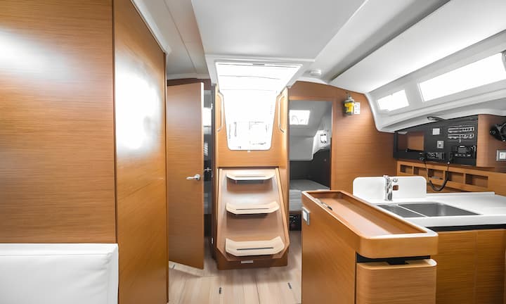 Voilier Jeanneau Sun Odyssey 410 (2023) pour Charter - Kos | #13444 - 9