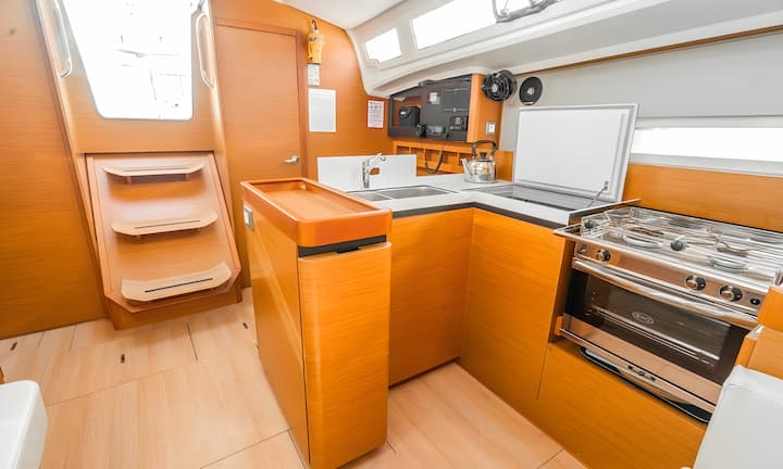 Segelboot Jeanneau Sun Odyssey 410 (2023) für Charter - Nydri | #13446 - 12