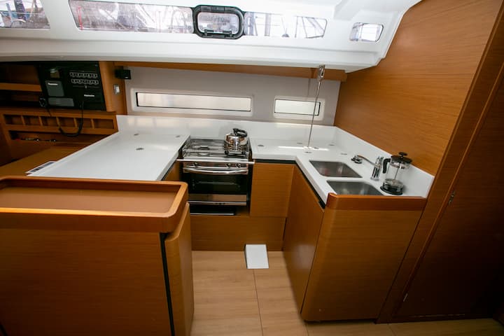 Voilier Jeanneau Sun Odyssey 440 (2021) pour Charter - Kos | #13453 - 27