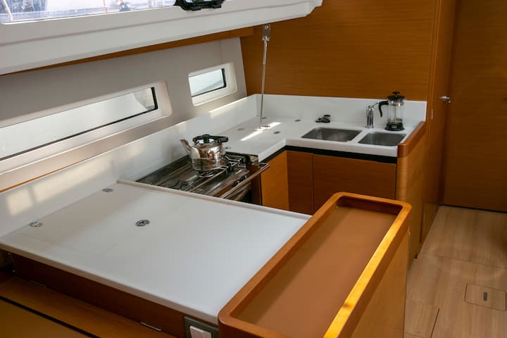 Voilier Jeanneau Sun Odyssey 440 (2021) pour Charter - Kos | #13453 - 23