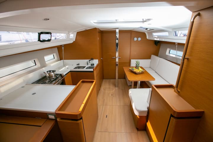 Voilier Jeanneau Sun Odyssey 440 (2021) pour Charter - Kos | #13453 - 21