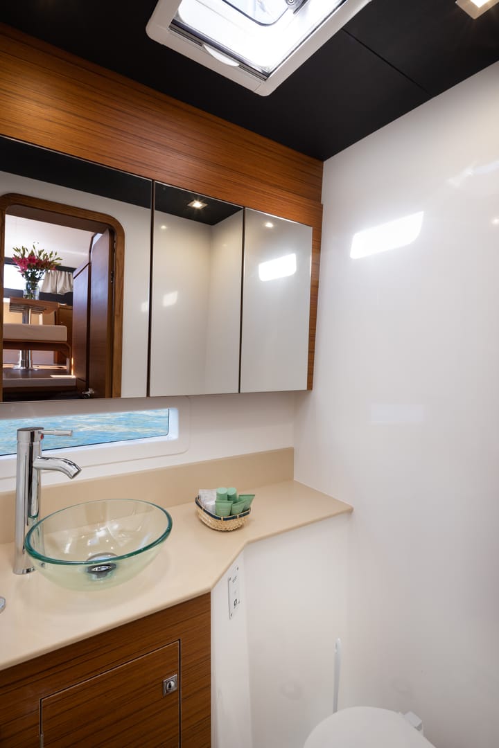  Catamarano Dufour 48 Catamaran (2021) per Noleggio, overcloccabile Primošten | #13589 - 10