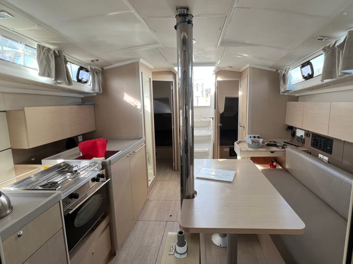  Zeilboot Beneteau Oceanis 38 GTE (2019) voor Charter - Arzon | #13622 - 2