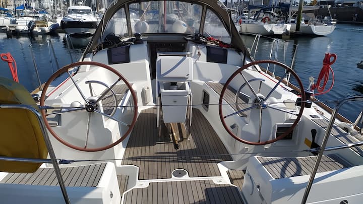 Sailboat Jeanneau Sun Odyssey 379 (2012) for Charter - Arzon | #13636 - 3