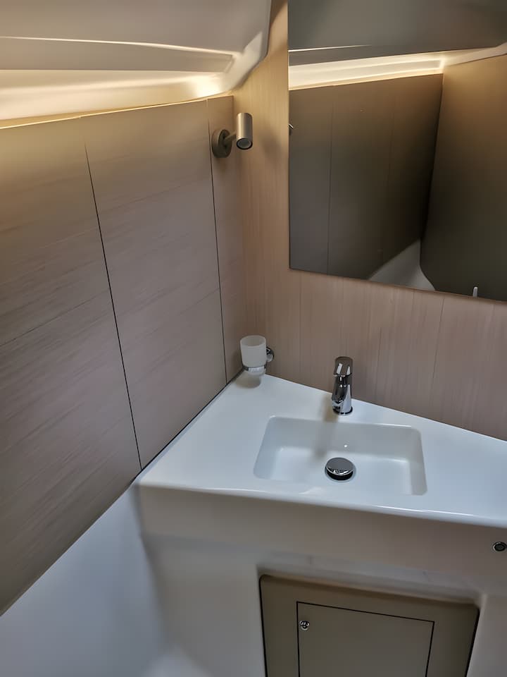  Barca a vela Beneteau Oceanis 40.1 (2021) per Noleggio, overcloccabile Arzon | #13657 - 11