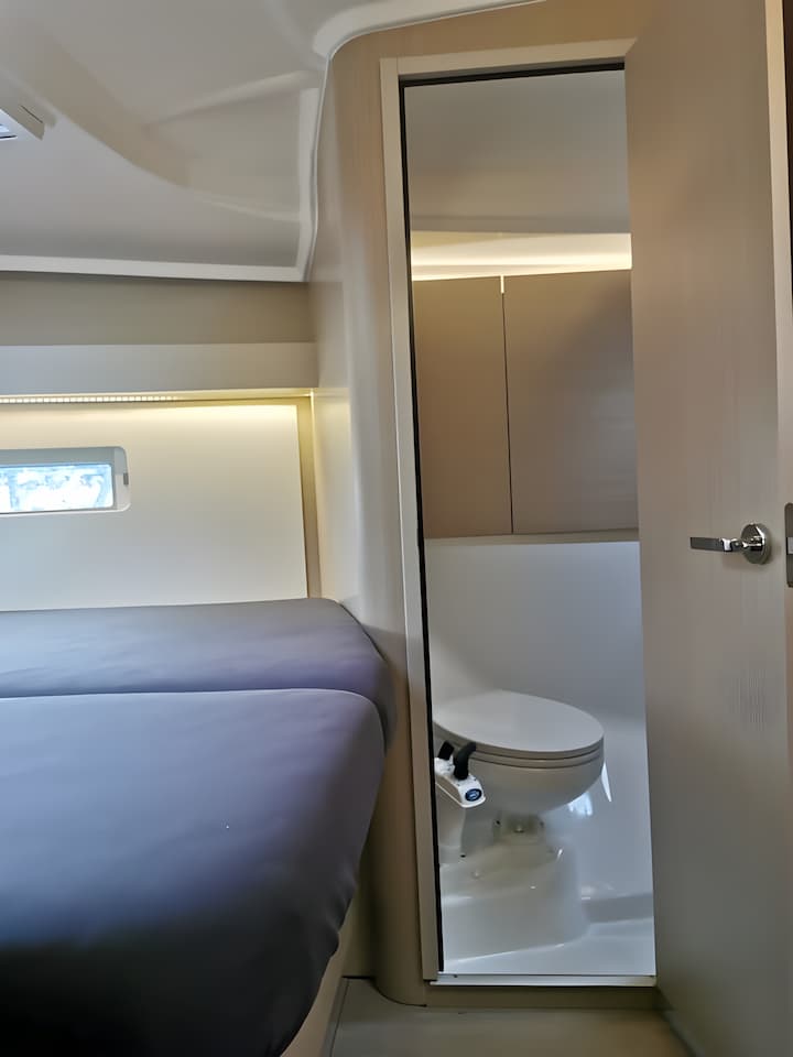  Barca a vela Beneteau Oceanis 40.1 (2021) per Noleggio, overcloccabile Arzon | #13657 - 9