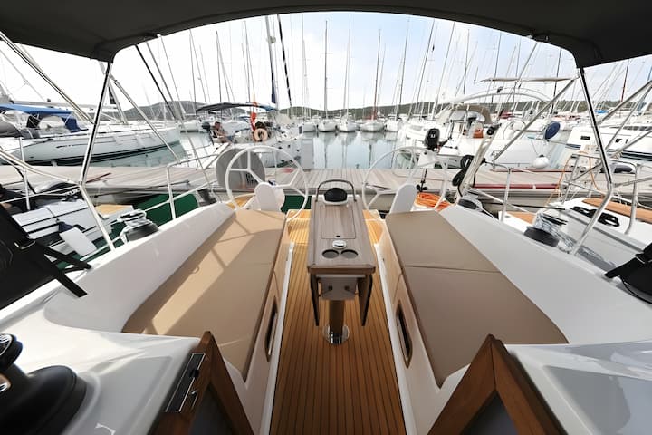 Sailboat Bavaria  37 Cruiser (2023) for Charter - Pirovac | #13729 - 6