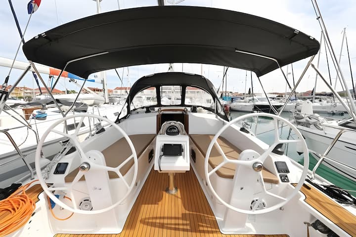 Sailboat Bavaria  37 Cruiser (2023) for Charter - Pirovac | #13729 - 3