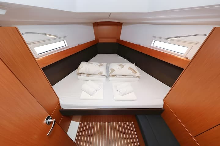 Sailboat Bavaria  37 Cruiser (2023) for Charter - Pirovac | #13729 - 17
