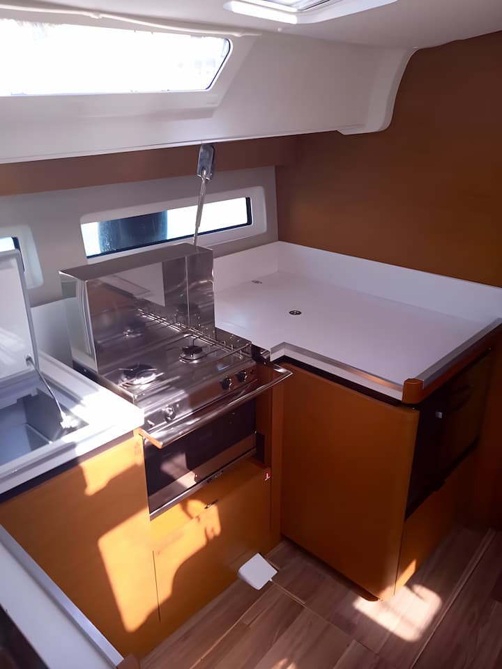 Voilier Jeanneau Sun Odyssey 490 (2020) pour Charter - Rhodes | #13751 - 12