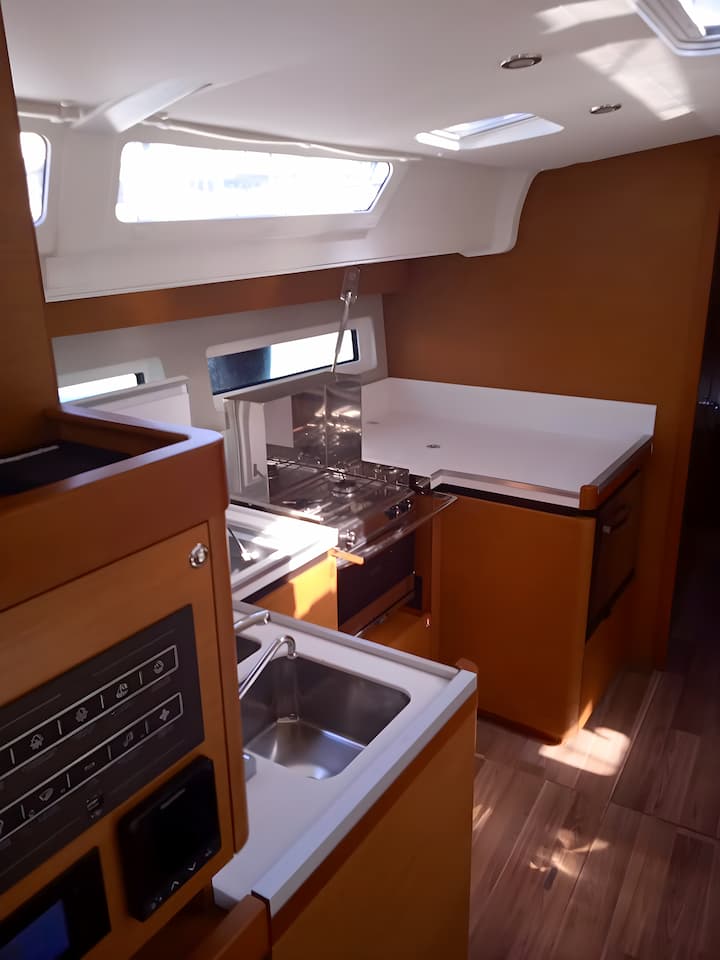 Voilier Jeanneau Sun Odyssey 490 (2020) pour Charter - Rhodes | #13751 - 10