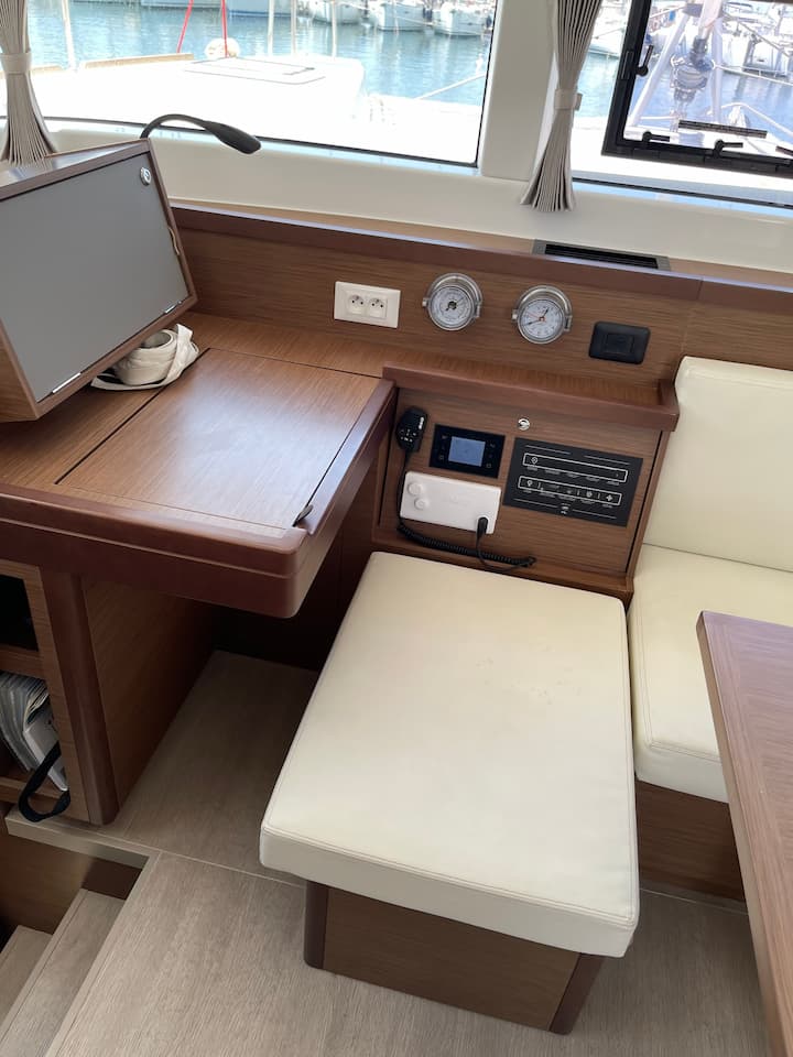 Catamaran Lagoon  40 (2021) for Charter - Nea Peramos - Attica | #13805 - 13