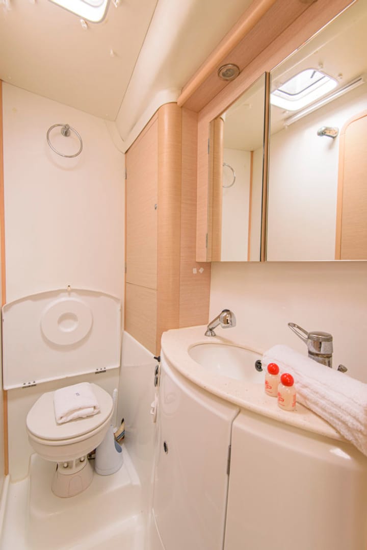 Catamaran Lagoon  440 (2010) for Charter - San Vincenzo | #13896 - 7