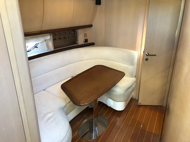 Motorboat Blu Martin Yachts 46 Sun-Top (2005) for Charter - Puntone | #13925 - 2