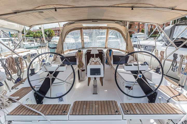 Furnari 10.99 m Per noleggio Barca a vela - #13972 - 5