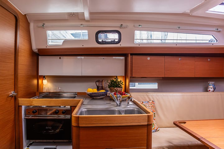 Furnari 10.99 m Per noleggio Barca a vela - #13972 - 6