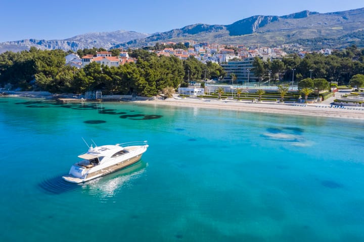 Motor Yacht Riviera 5000 Sport Yacht (2010) for Charter - Podstrana | #14092 - 12