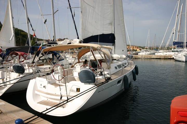 Sailboat Jeanneau Sun Odyssey 42i (2008) for Charter - Portisco | #1414 - 5
