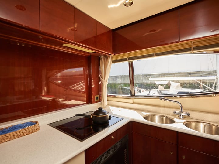 Motor Yacht Princess 20 M (2000) for Charter - Lisbon | #14144 - 5