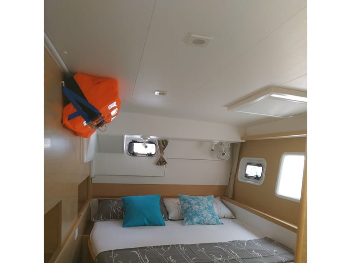 Catamaran Lagoon 400 S2 (2017) for Charter - Puntone | #14190 - 12