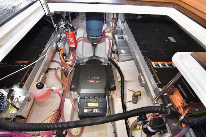 Motorboot Greenline 39 (2021) für Charter - Posgrunn | #14204 - 23