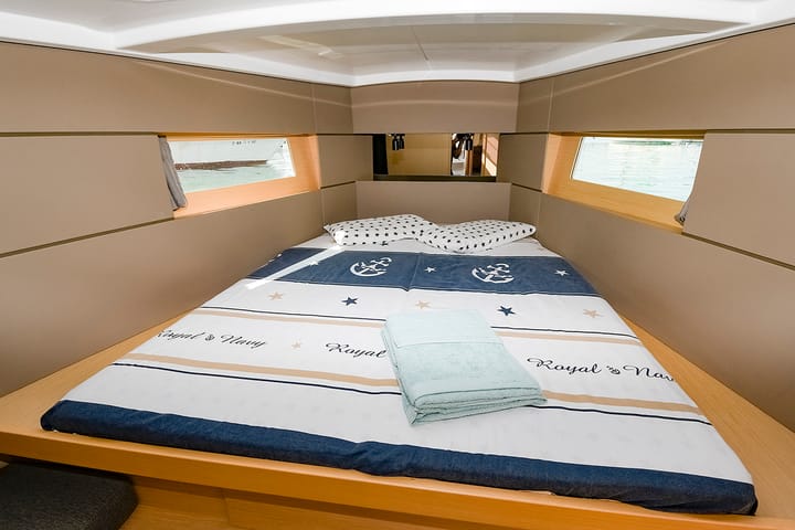  Barca a vela Beneteau Oceanis 38 (2014) per Noleggio, overcloccabile Sitges - Barcellona | #14254 - 11