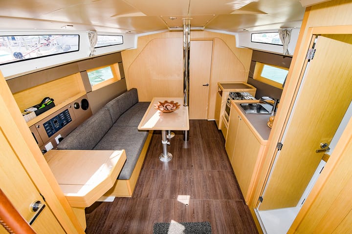  Barca a vela Beneteau Oceanis 38 (2014) per Noleggio, overcloccabile Sitges - Barcellona | #14254 - 14