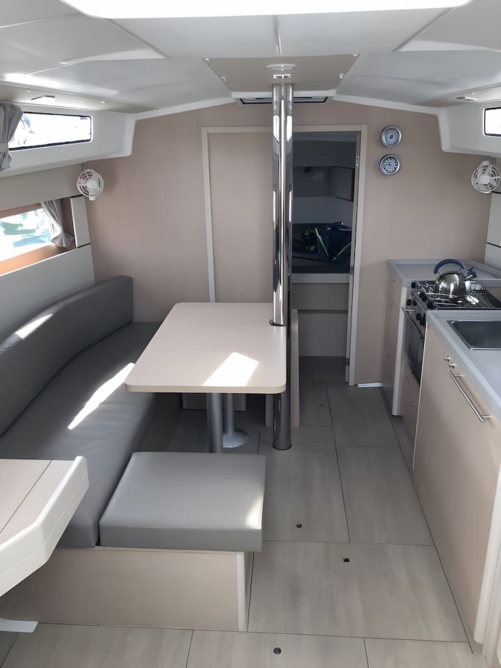 Segelboot Beneteau Oceanis 38.1 (2021) für Charter - Arzon | #14346 - 9